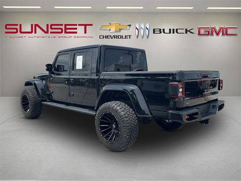Used 2023 Jeep Gladiator Overland AWD/4WD image 6