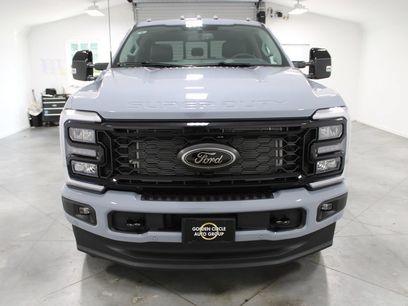 New 2026 Ford F250 Lariat w/ Black Appearance Package