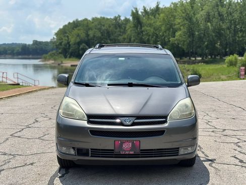 Used 2005 Toyota Sienna XLE Limited AWD/4WD image 2