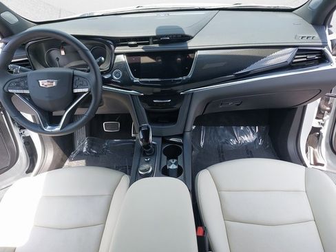 Used 2025 Cadillac XT6 Sport w/ LPO, Floor Liner Package image 9