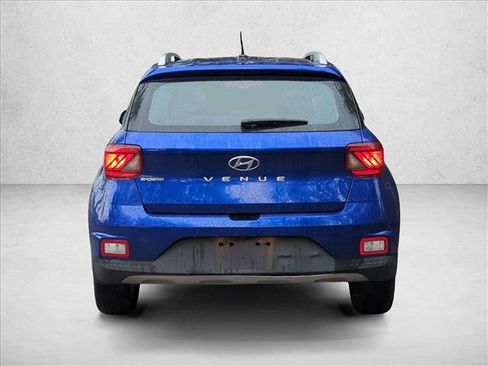 Used 2023 Hyundai Venue SEL FWD image 6
