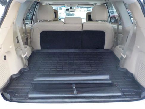 Used 2016 Nissan Pathfinder Platinum w/ Family Entertainment Package image 27