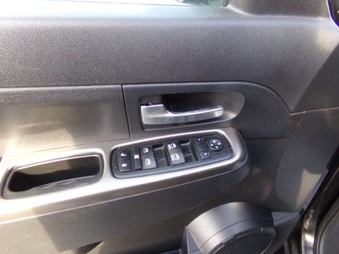 Used 2012 Jeep Liberty Limited Jet w/ Comfort/Convenience Group image 31