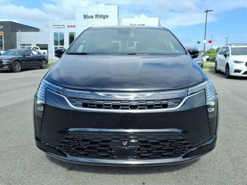 New 2027 Chrysler Pacifica Limited FWD image 11