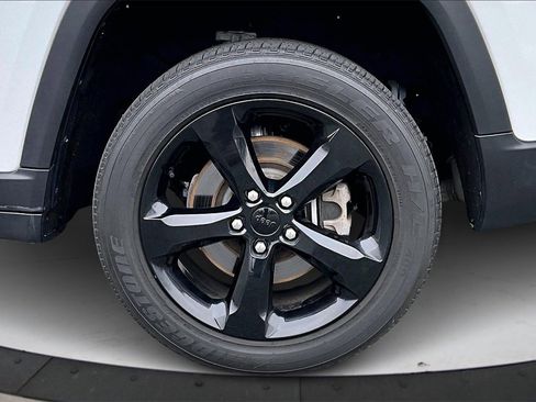 Used 2021 Jeep Grand Cherokee L Laredo image 34