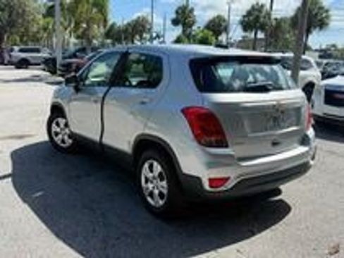 Used 2017 Chevrolet Trax LS FWD image 5