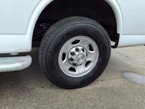 Used 2024 Chevrolet Express 2500 w/ Driver Convenience Package image 5