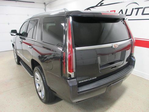 Used 2017 Cadillac Escalade Luxury AWD/4WD image 12