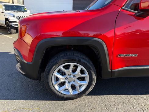 Used 2016 Jeep Renegade Latitude AWD/4WD image 11