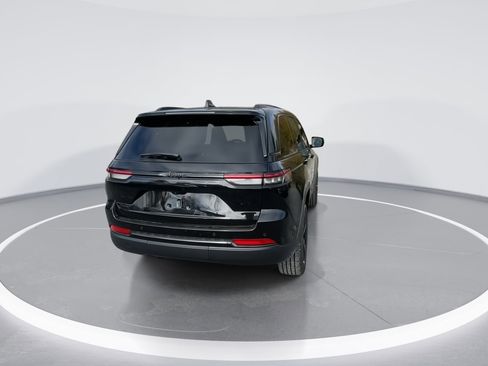 New 2025 Jeep Grand Cherokee Altitude image 7