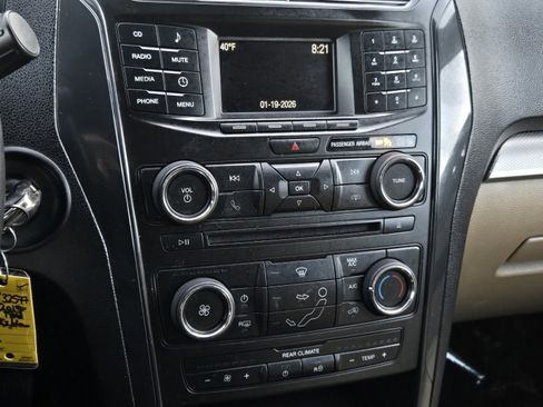 Used 2017 Ford Explorer FWD image 18