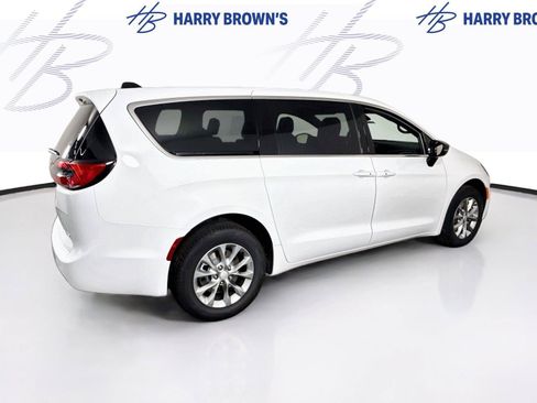 New 2027 Chrysler Pacifica Select AWD/4WD image 31