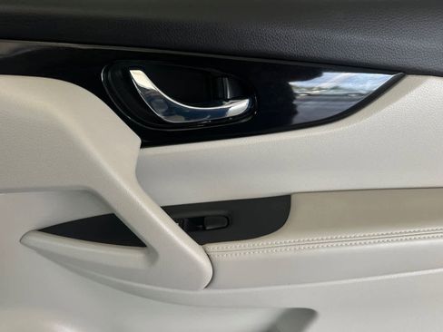 Used 2022 Nissan Rogue Sport SV w/ Technology Package image 19