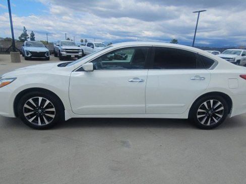 Used 2016 Nissan Altima 2.5 SV FWD image 5