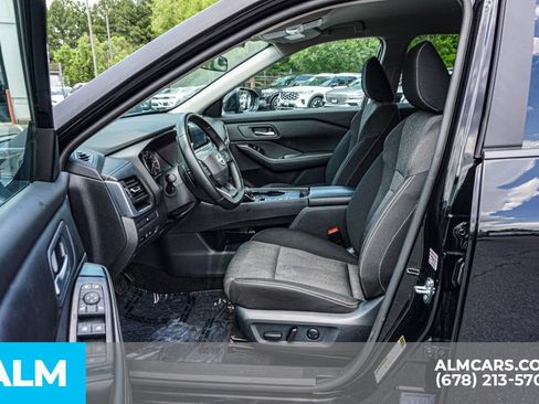 Used 2025 Nissan Rogue SV FWD image 18