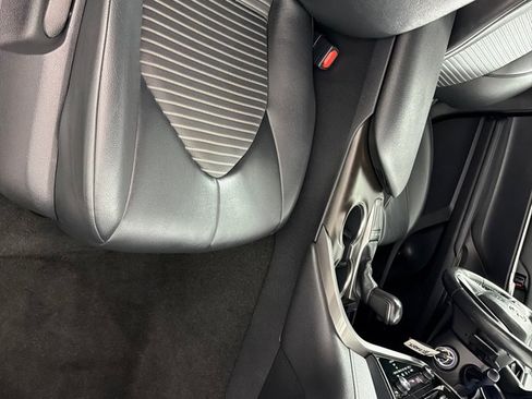Used 2022 Toyota Camry SE FWD image 23