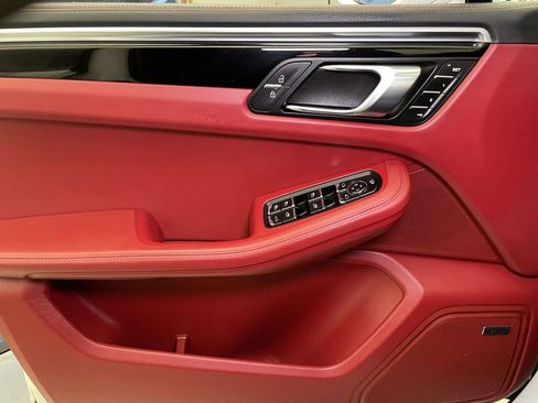 Used 2023 Porsche Macan image 36