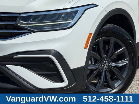 Used 2023 Volkswagen Tiguan SE w/ Panoramic Sunroof Package FWD image 5