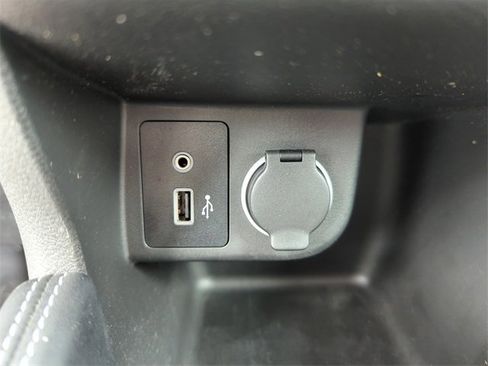 Certified 2020 Nissan Kicks SR image 38