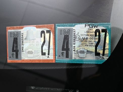 Used 2022 Toyota Prius LE image 10