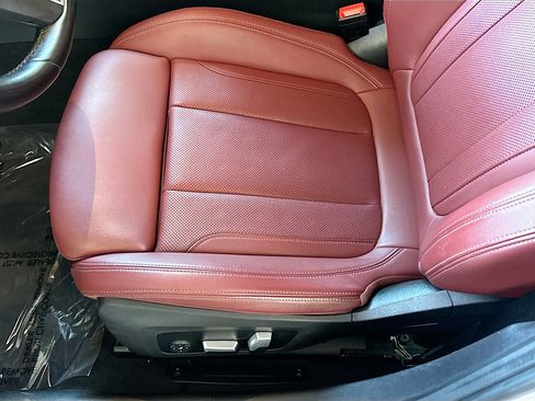 Used 2022 BMW 330i Sedan w/ M Sport Package image 19