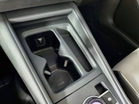 Certified 2025 Volkswagen Tiguan SE FWD image 16
