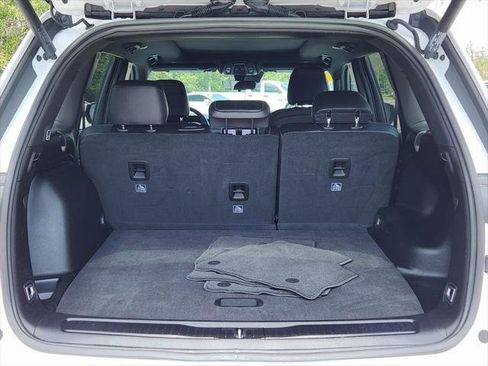 Certified 2025 Jeep Grand Cherokee Limited w/ Black Appearance Package image 9