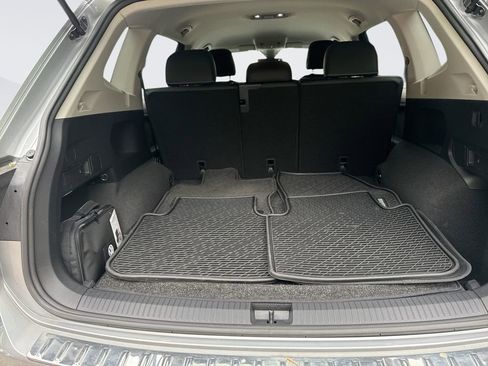 Used 2023 Volkswagen Tiguan SE AWD/4WD image 19