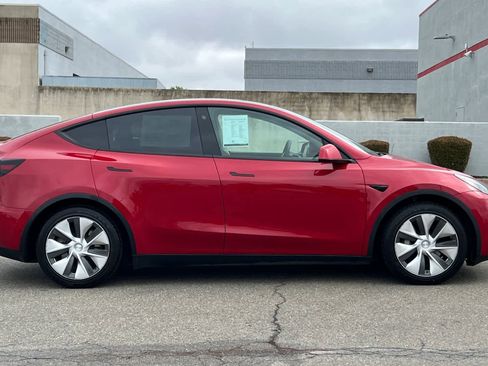 Used 2022 Tesla Model Y Long Range AWD/4WD image 6