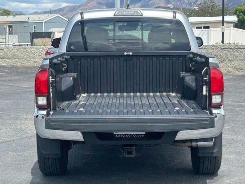 Used 2019 Toyota Tacoma SR5 AWD/4WD image 7