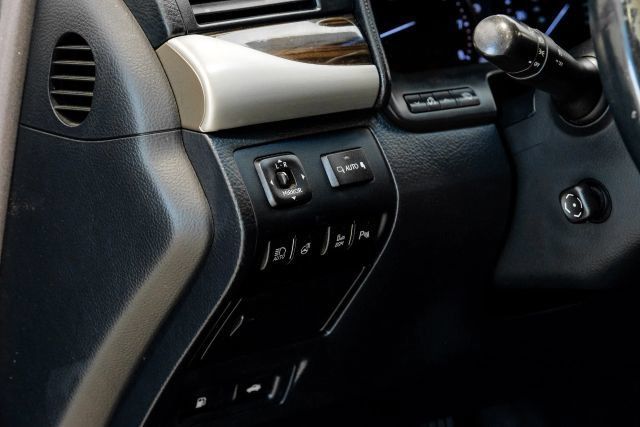 Used 2017 Lexus LS 460 w/ Comfort Package RWD image 41