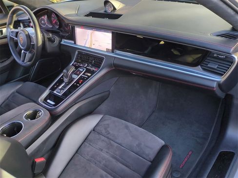 Used 2019 Porsche Panamera GTS image 30