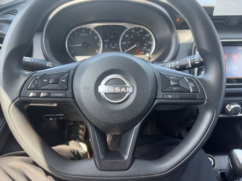 Used 2023 Nissan Kicks S FWD image 9