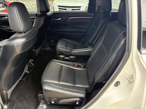 Used 2015 Toyota Highlander Limited image 7