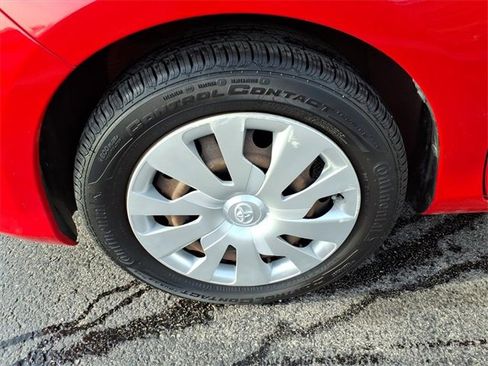 Used 2015 Toyota Yaris L image 23