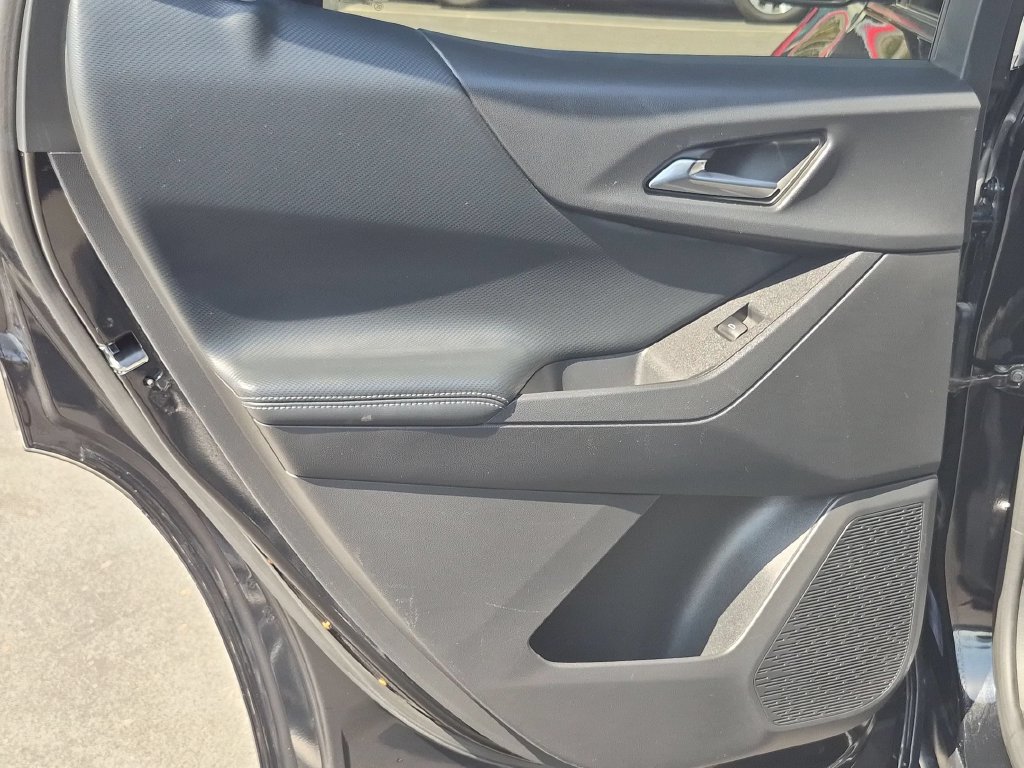 Used 2025 Chevrolet Equinox LT FWD image 24