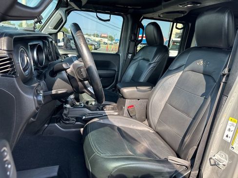 Used 2018 Jeep Wrangler Unlimited Sahara w/ Quick Order Package 24M Moab image 34