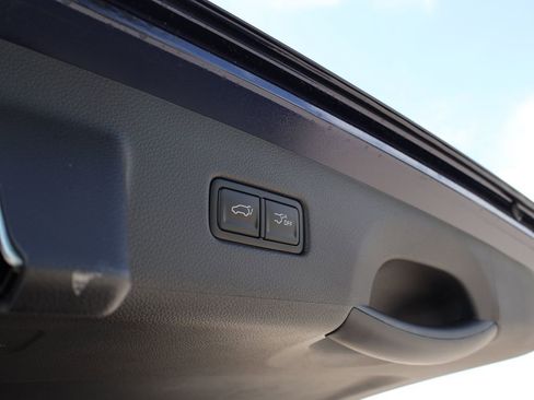 New 2026 Kia Carnival EX FWD image 9