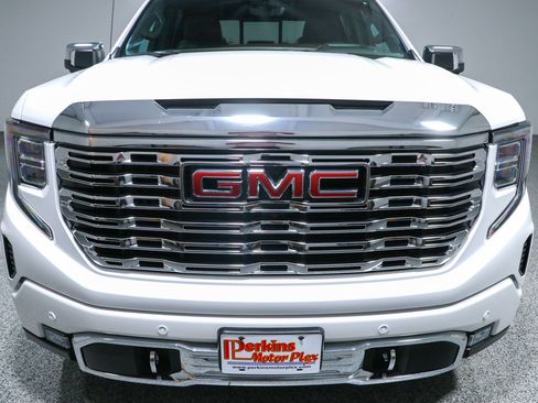 Used 2022 GMC Sierra 1500 Denali w/ Denali Reserve Package AWD/4WD image 4