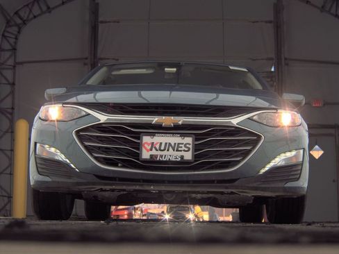 Used 2024 Chevrolet Malibu LT image 3