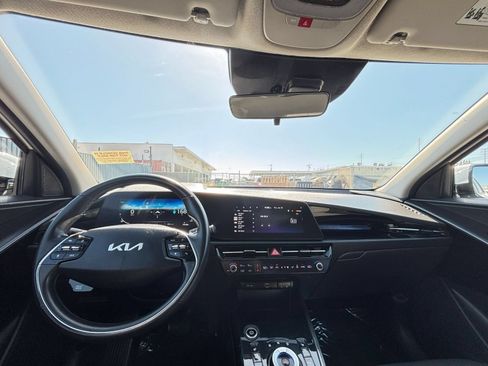 Used 2024 Kia Niro Wind FWD image 40