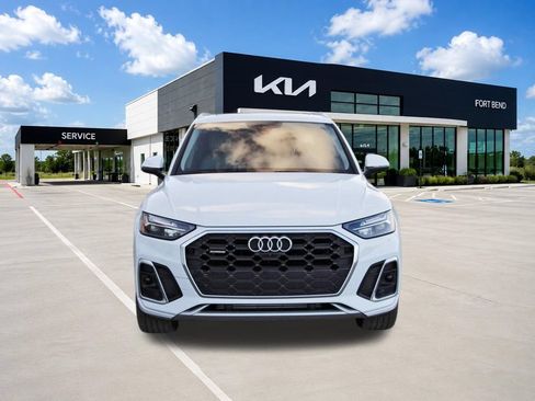 Used 2022 Audi Q5 2.0T Premium Plus w/ Premium Plus Package AWD/4WD image 2
