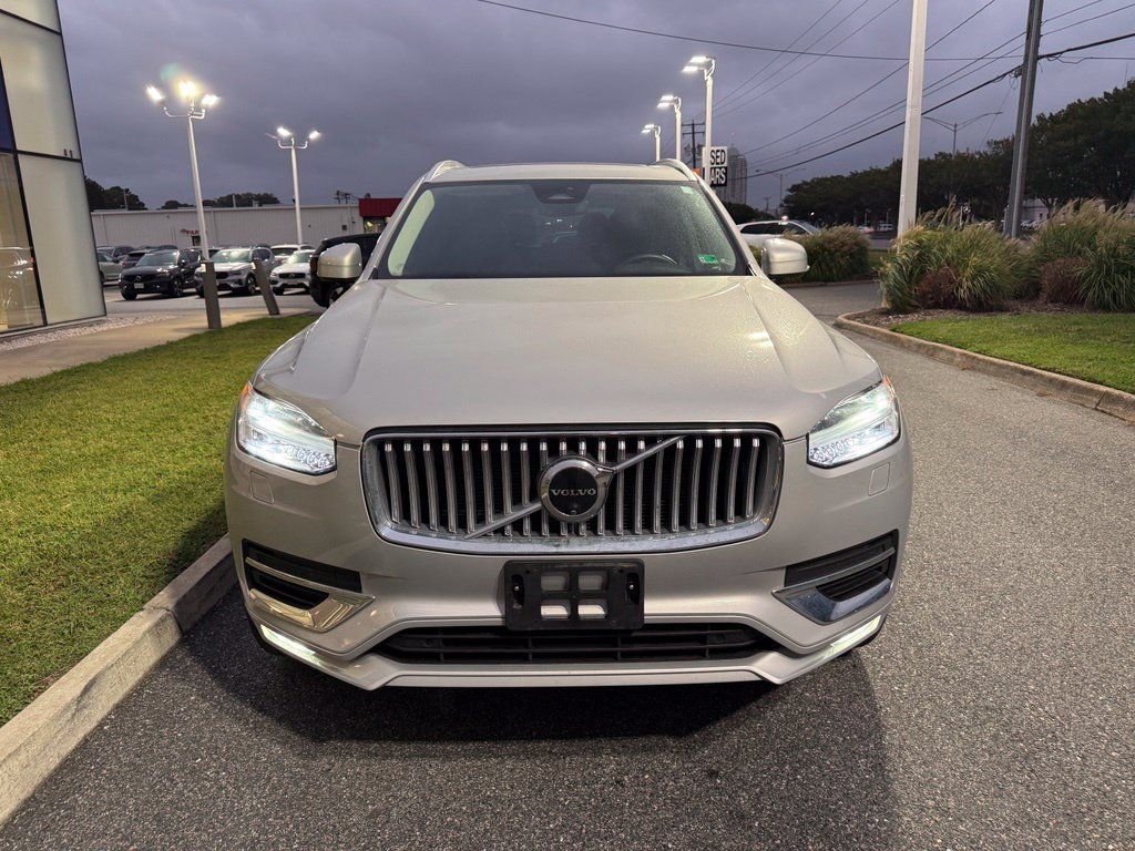 Used 2024 Volvo XC90 B5 Plus AWD/4WD image 4