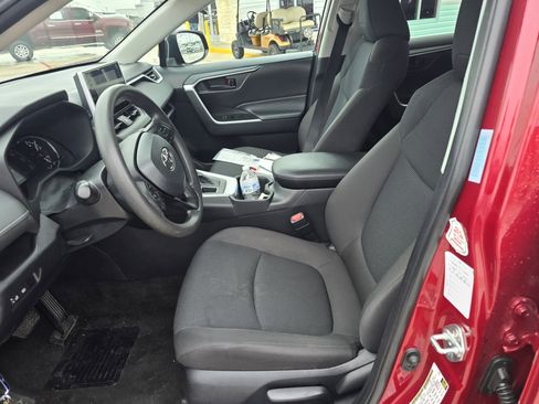 Used 2024 Toyota RAV4 LE AWD/4WD image 11