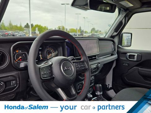 Used 2024 Jeep Wrangler Unlimited Rubicon w/ Technology Group AWD/4WD image 2