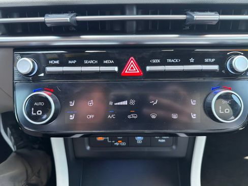 Used 2025 Hyundai Tucson Limited FWD image 28