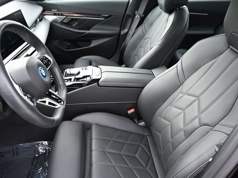 Certified 2025 BMW i5 eDrive40i w/ M Sport Package image 9