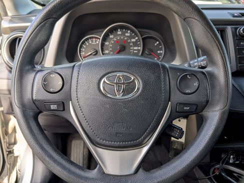 Used 2016 Toyota RAV4 LE AWD/4WD image 9