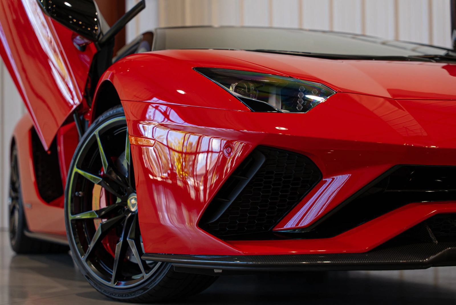 Used 2018 Lamborghini Aventador S AWD/4WD image 6