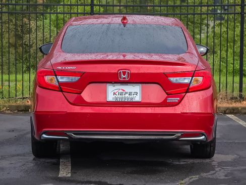 Used 2018 Honda Accord Touring image 4